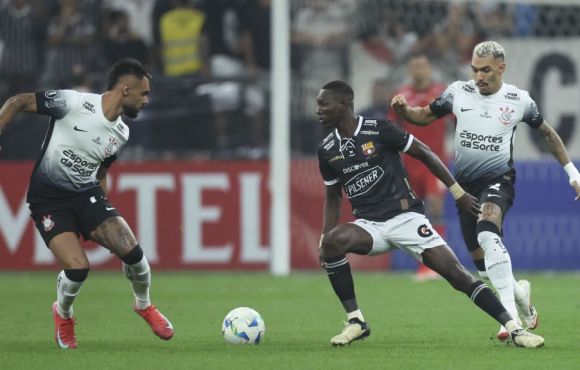 Mesmo com vitória em casa, Corinthians é eliminado da Libertadores